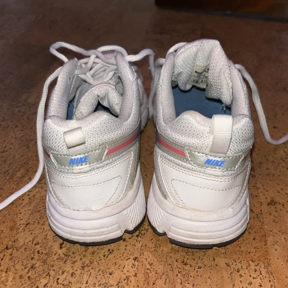 Nike Women’s Youth Shoe - Picture 6 of 7